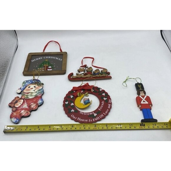 Vintage Wooden Christmas Ornaments Lot 5 Wreath Stocking Nutcracker Hand Painted - Picture 5 of 12